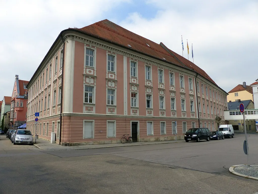Denkmalgeschütztes Verwaltungsgebäude, Emmeramsplatz 8, Regensburg
