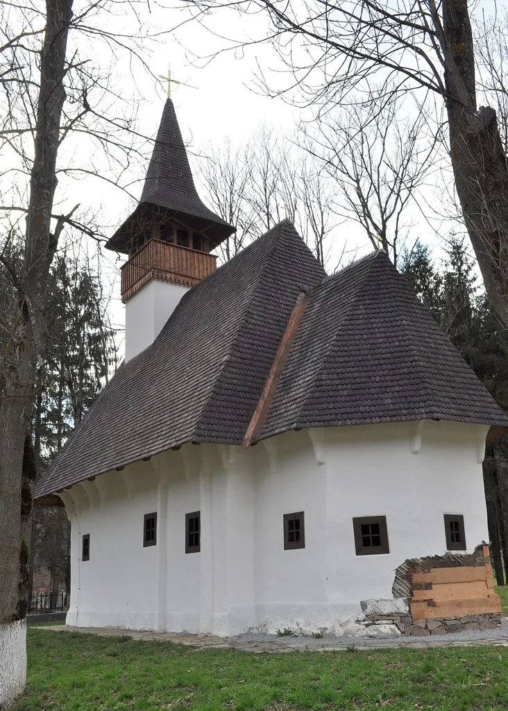 Biserica de lemn "Sf. Nicolae" a mănăstirii Lupşa, sat VALEA LUPŞII; comuna LUPŞA