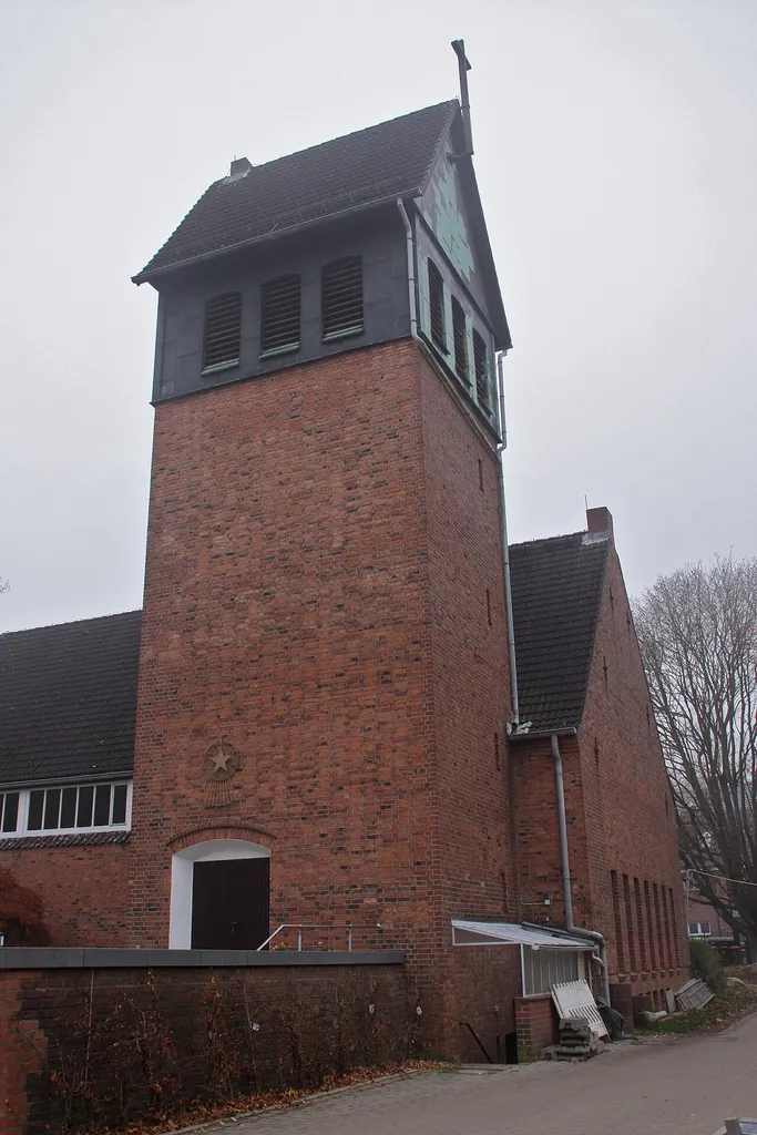 Hamburg-Schnelsen, Adventskirche, Westseite