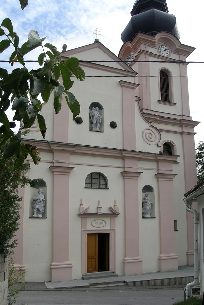 Kath. Pfarrkirche hl. Sebastian mit ehem. Friedhof