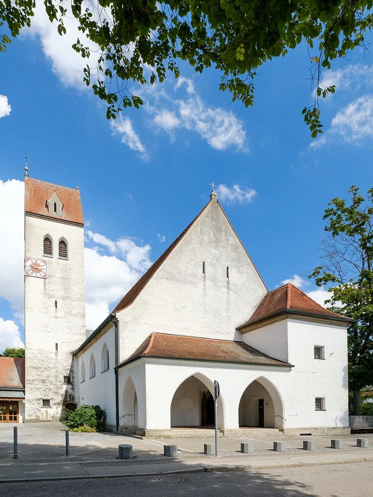 Evangelisch-Lutherische Erlöserkirche (Fürstenfeldbruck) im Sommer 2022.