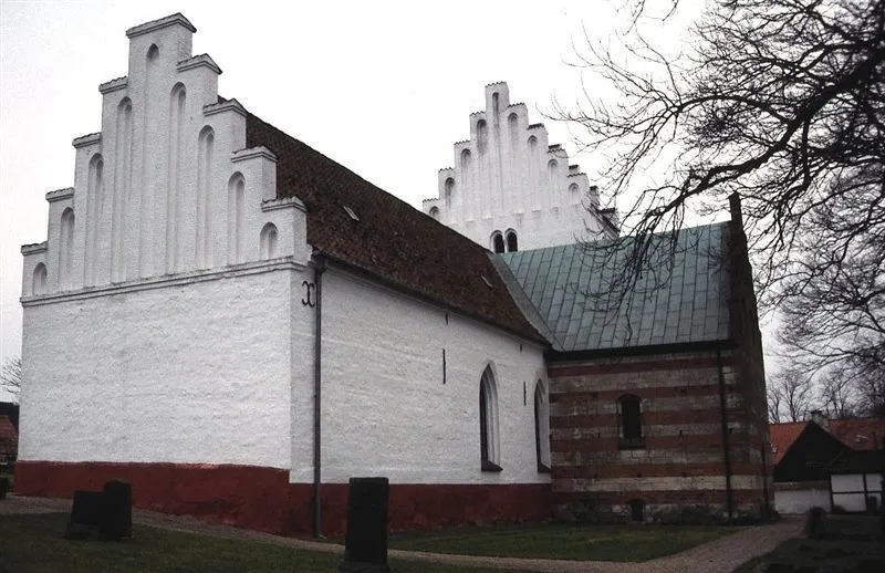 Bråby Kirke i Danmark. Bråby kirke