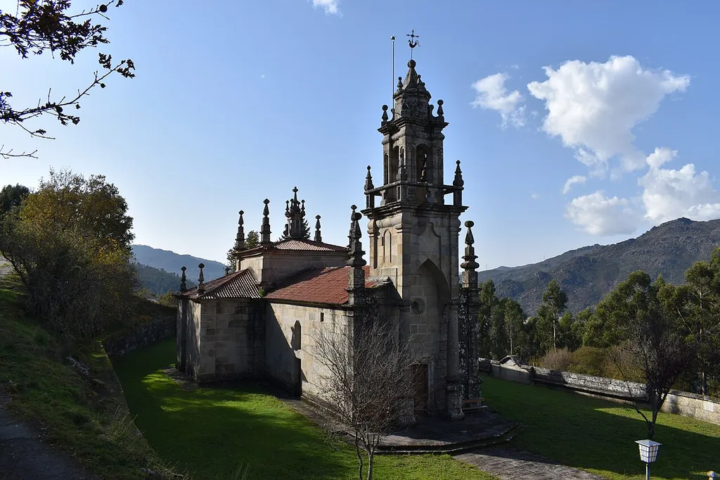 Igrexa de San Salvador de Manín - frontal