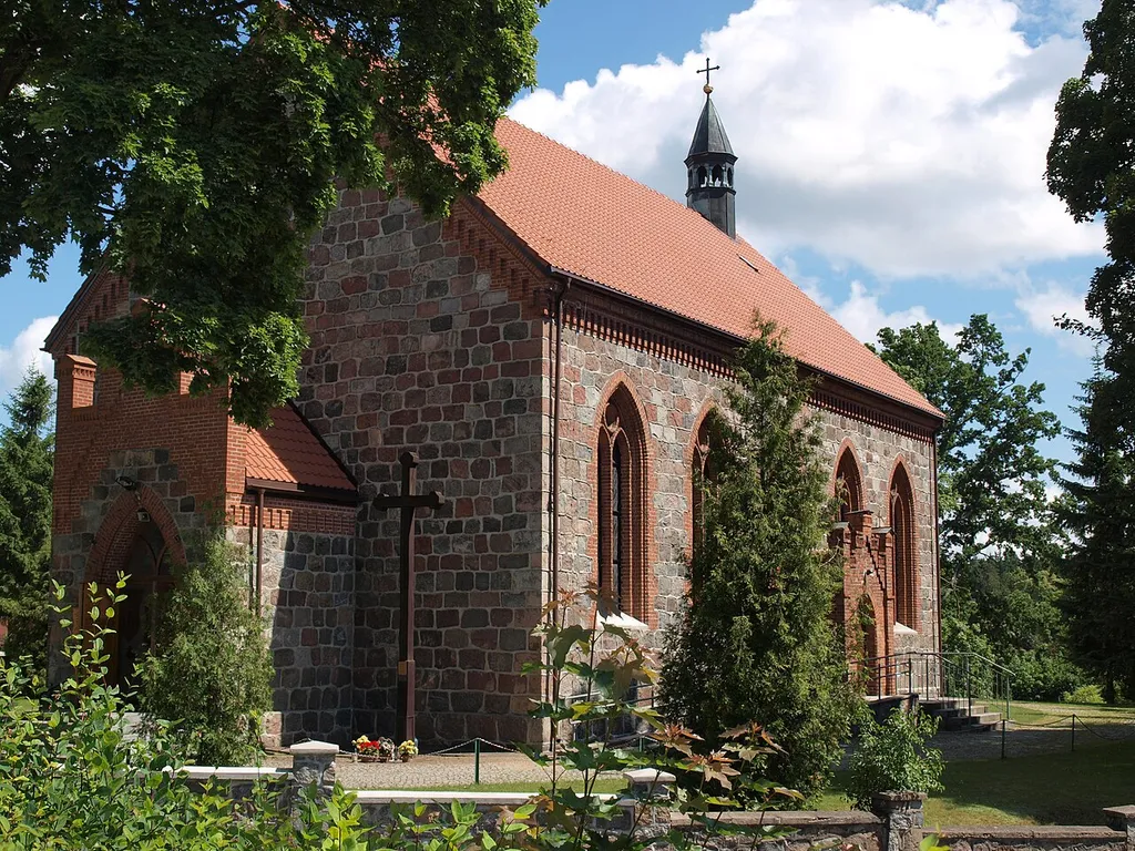Kościół pw. Świetej Trójcy w Sulęczynie. Adres: ul. Kościelna 1, Sulęczyno, gm. Sulęczyno, pow. kartuski