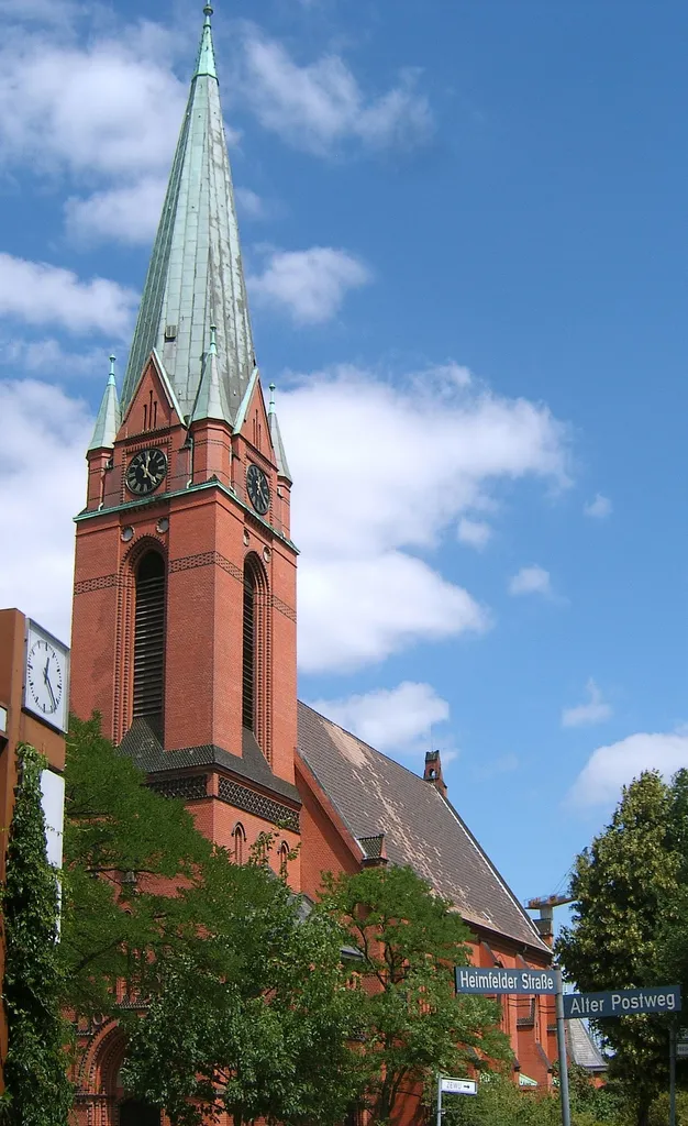 Bildbeschreibung: Hamburg-Heimfeld, evangelisch-lutherische Pauluskirche, erbaut 1907 Fotograf: selbst Datum: 14.07.2006