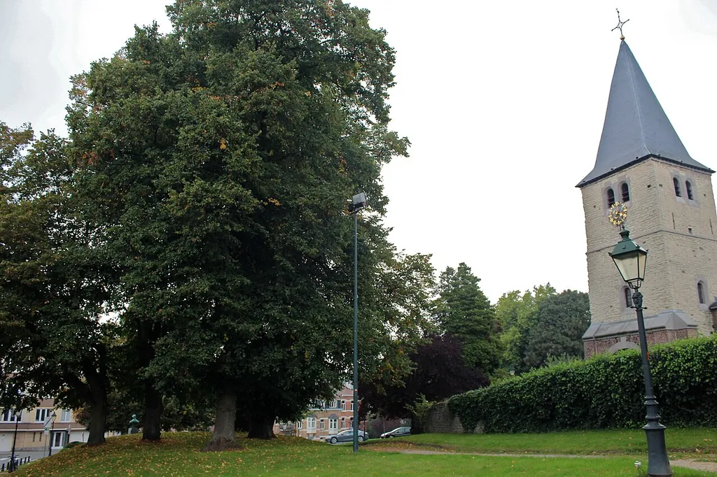 This is a photo of a monument in Brussels, number: