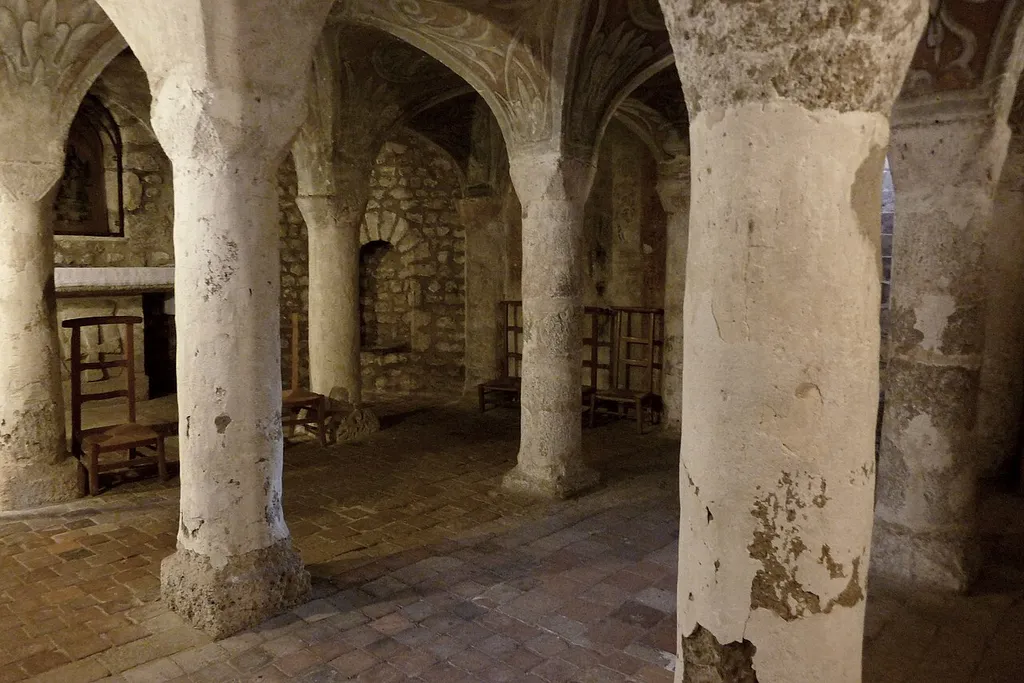 Katholische Pfarrkirche Notre-Dame-du-Fort in Étampes im Département Essonne in der Region Île-de-France (Frankreich), Krypta aus dem 11. Jahrhundert
