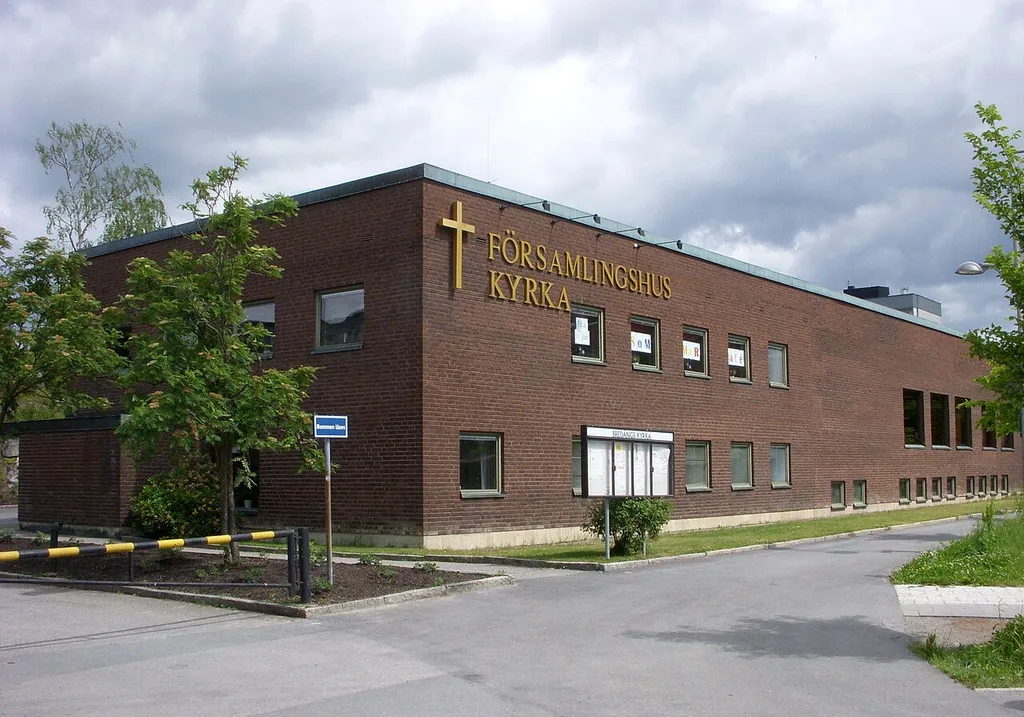 Bredängs kyrka och församlingshus
