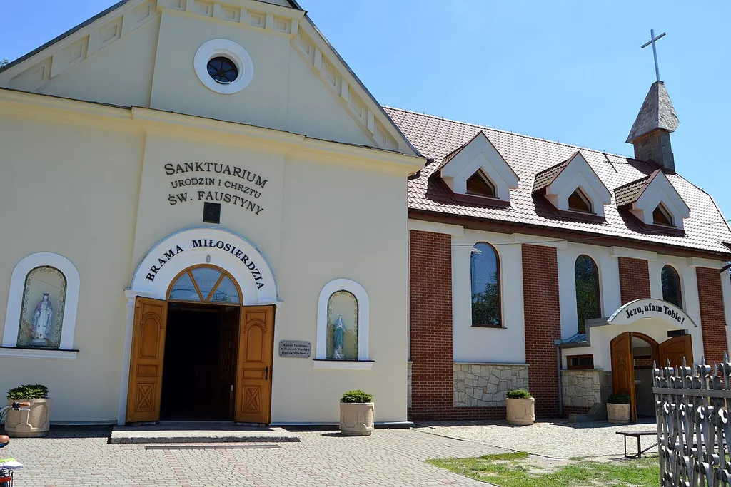 Kościół św. Kazimierza w Świnicach Warckich, sanktuarium Urodzin i Chrztu św. Faustyny Kowalskiej