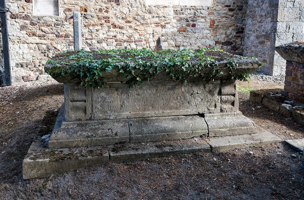 Aylesford: Chest tomb approximately 4 metres south of Church of St Peter and St Paul, Grade II