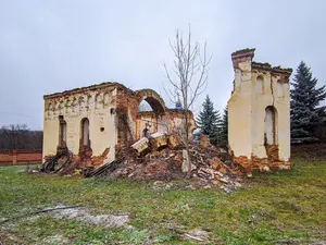 Old church in Veverița