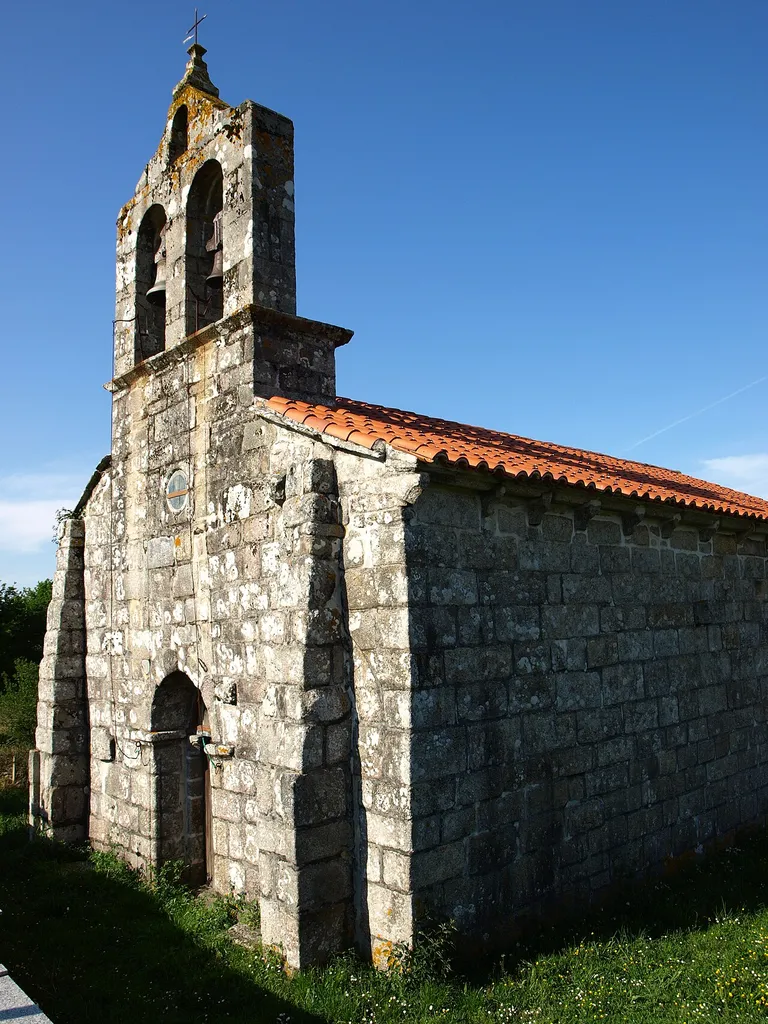 Igrexa, porta principal.