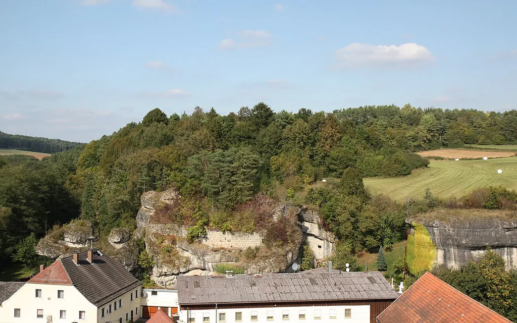 Ansicht von Dorf und Burgruine Steinamwasser aus südlicher Richtung