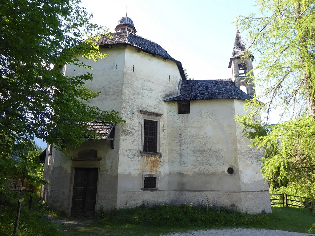 Cles (Trentino, Italy), Crucifix church