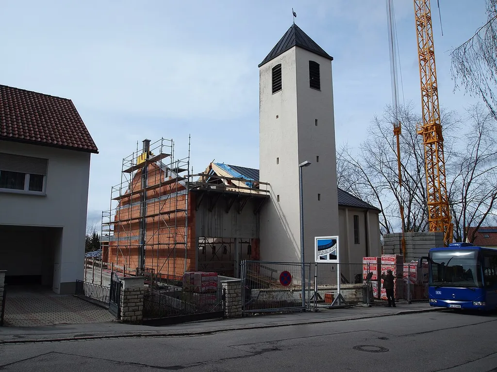 Kaufbeuren Neugablonz, Evang.-Luth. Christuskirche, aufgenommen in der Umbauphase, April 2012