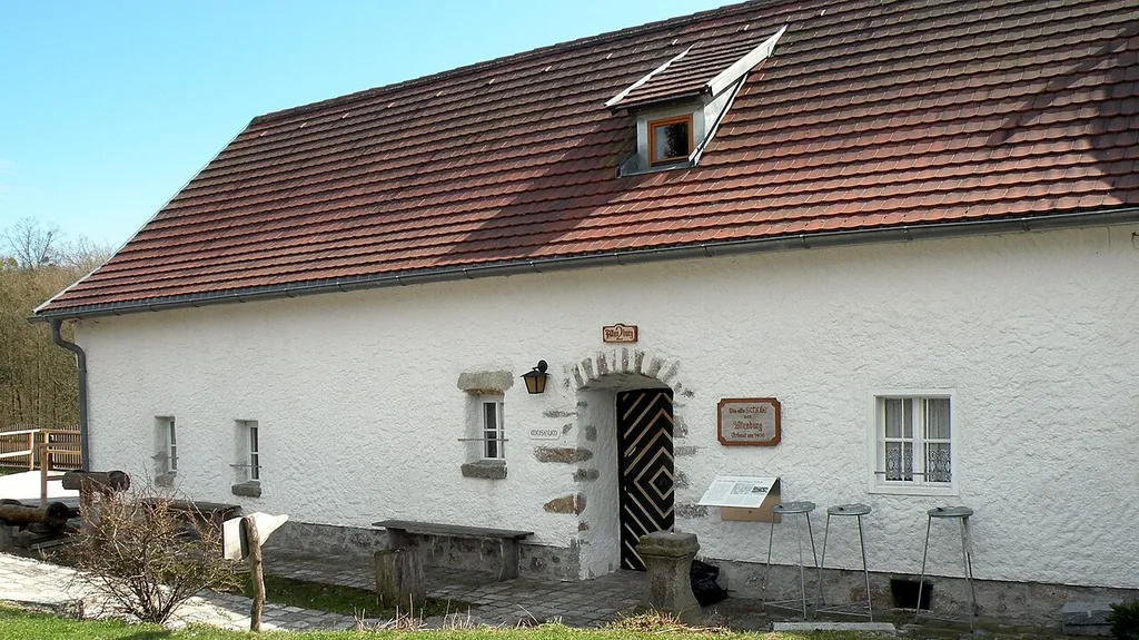 Schule Altenburg bei Windhaag im Bezirk Perg in Oberösterreich, beherbergt das Museum Altenburg insbesondere mit Joachim Enzmilner