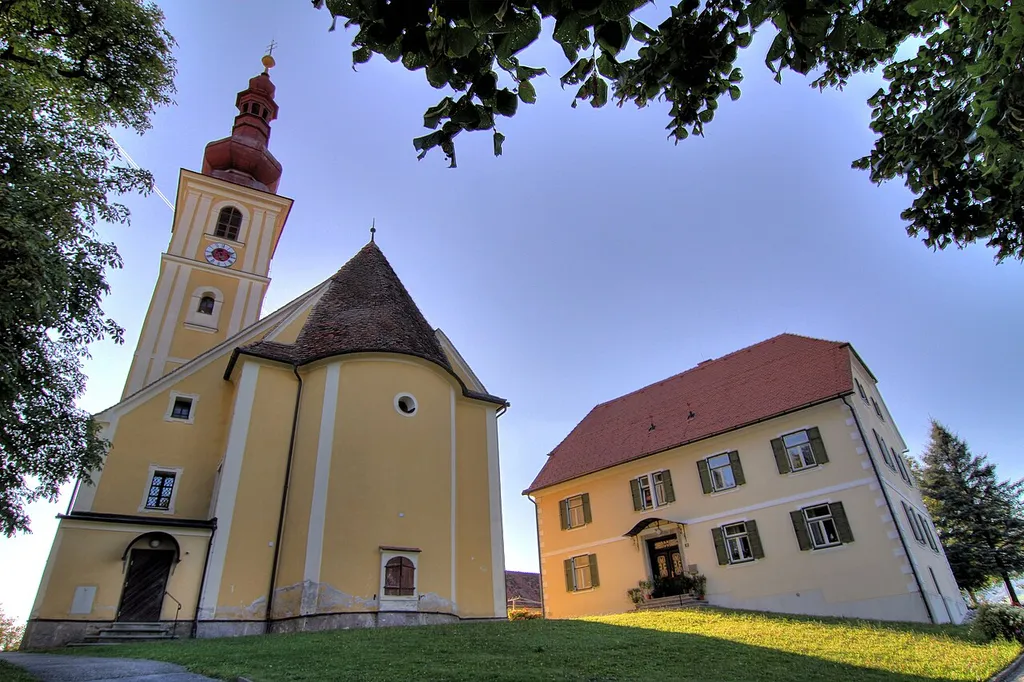 Kath. Pfarrkirche hl. Stephan (OId 57285) und Pfarrhof (OId 113987), Kumberg, Österreich