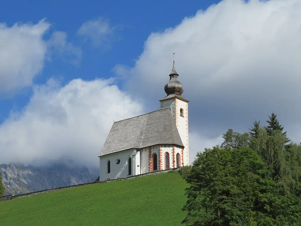 Kath. Pfarrkirche hl. Nikolaus und Friedhof