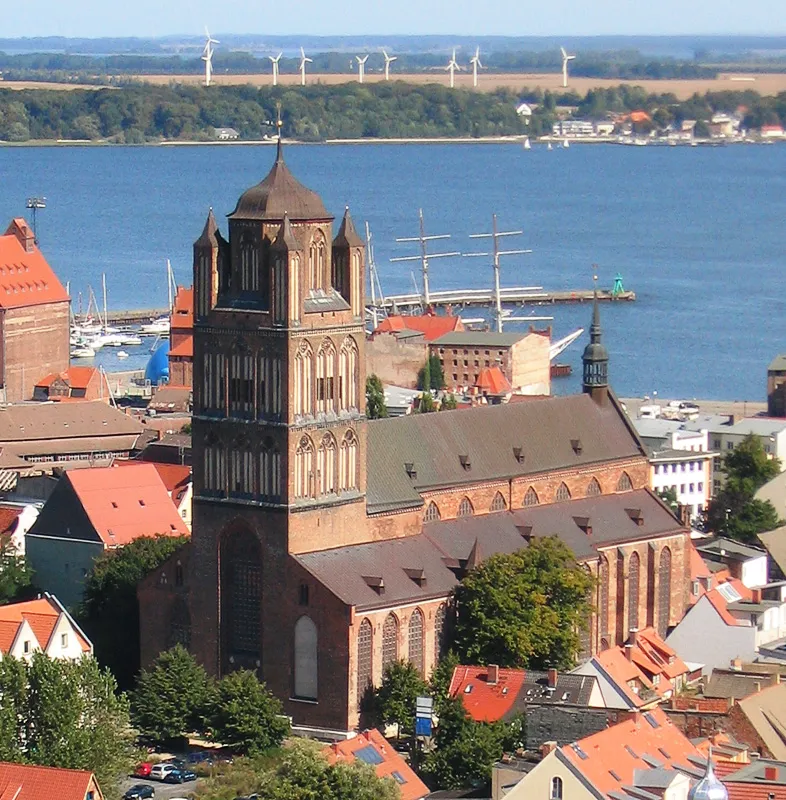 Beschreibung: St. Jakobi Kirche von der Marienkirche aus betrachtet Fotograf: Darkone, 10. September 2004