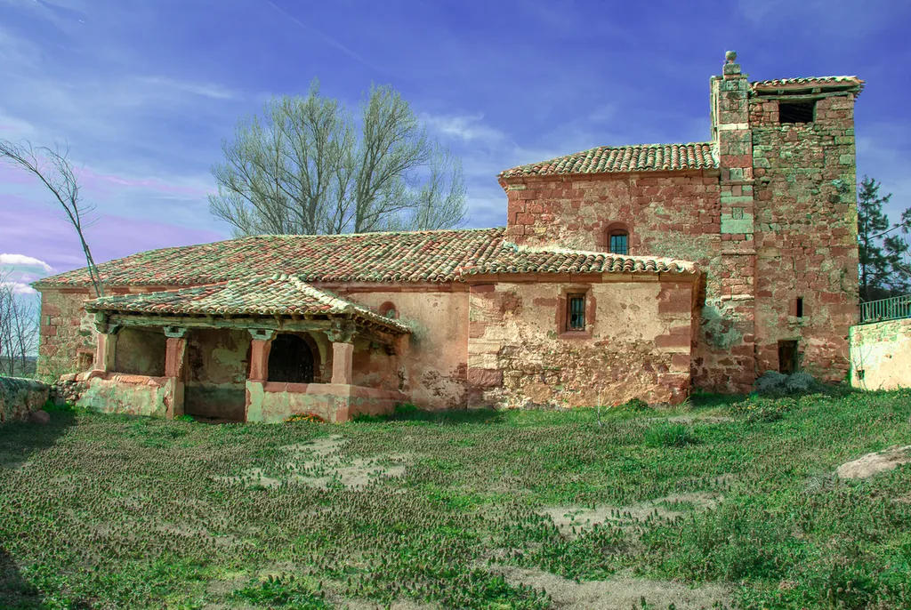 Igl. de Nª Sª de la Asunción, ALPEDROCHES (Guadalajara), España. Románica s XIII.