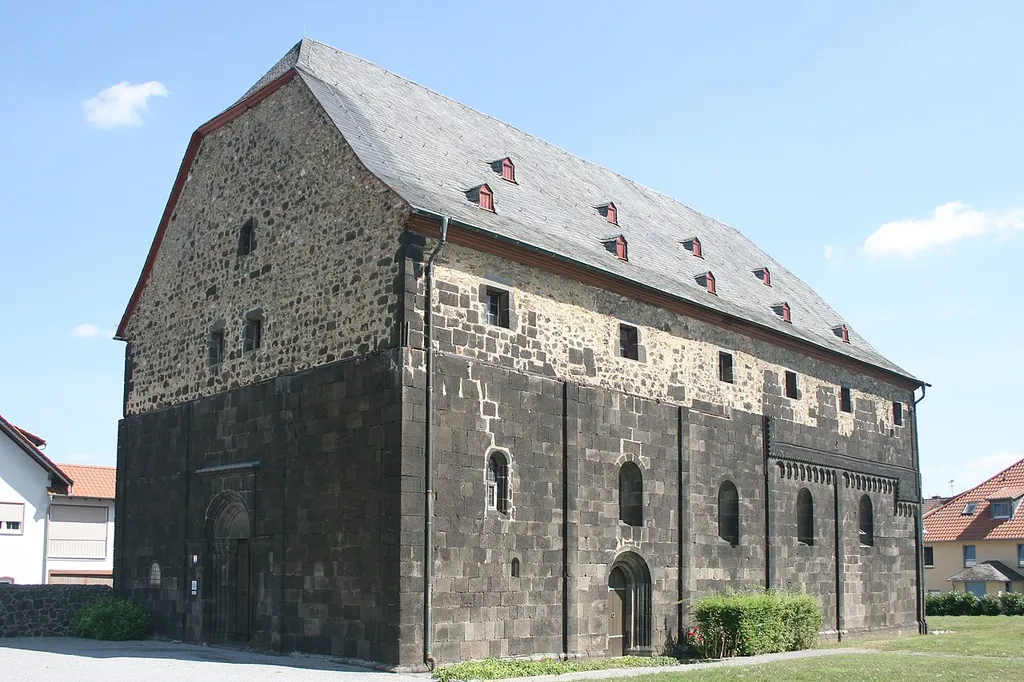 Komturkirche Nieder-Weisel, Stadt Butzbach, Wetteraukreis, Hessen, Ansicht von Südwesten.