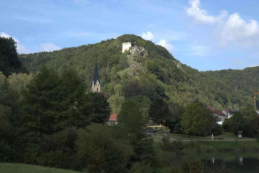 Ansicht der Burgruine Tachenstein über Riedenburg