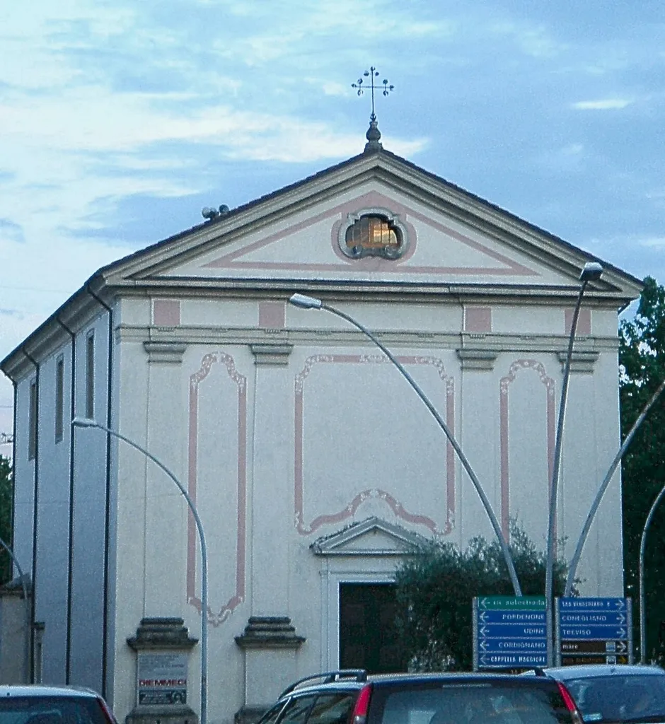 San Giacomo di Veglia (Vittorio Veneto, Treviso, Italia): facciata della chiesa parrocchiale.