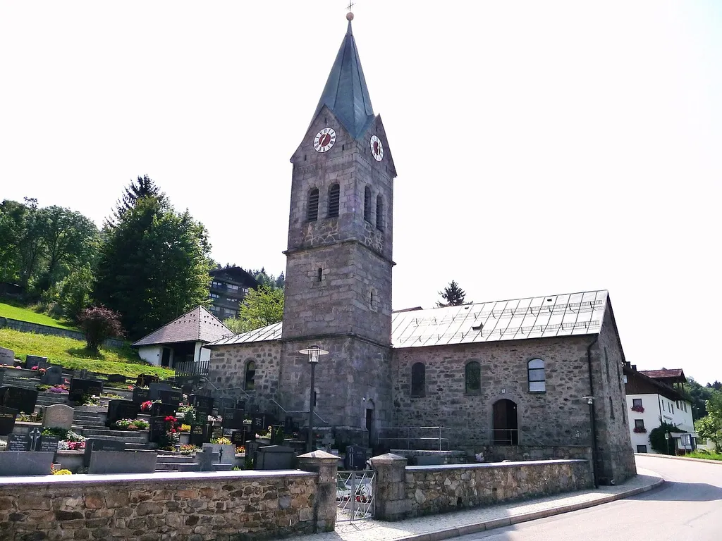 Die Pfarrkirche Maria Himmelfahrt in Langfurth, Gemeinde Schöfweg