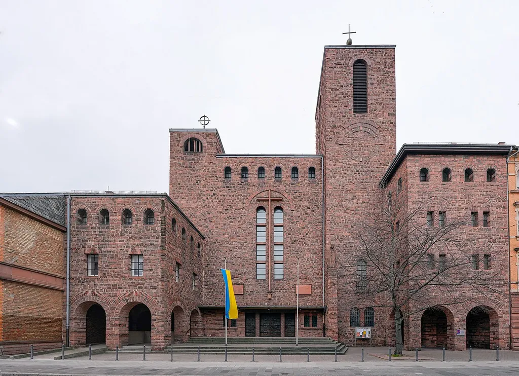 Katholische Pfarrkirche St. Ludwig, Wormser Straße 41,