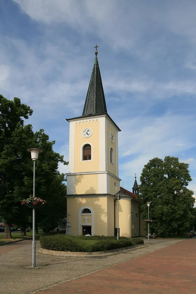 Náměstí 28. dubna v Brně-Bystrci. Kostel, pohled od západu.