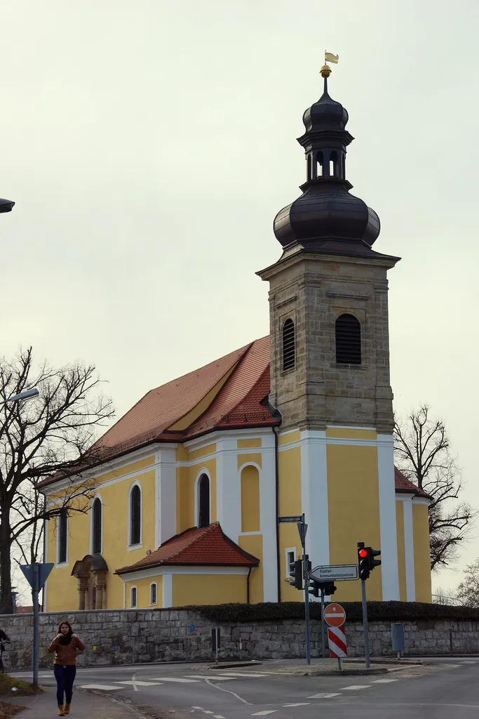 Die ehemalige Pestkirche St. Sebastian ausserhalb der Amberger Altstadt dient heute als katholische Filialkirche