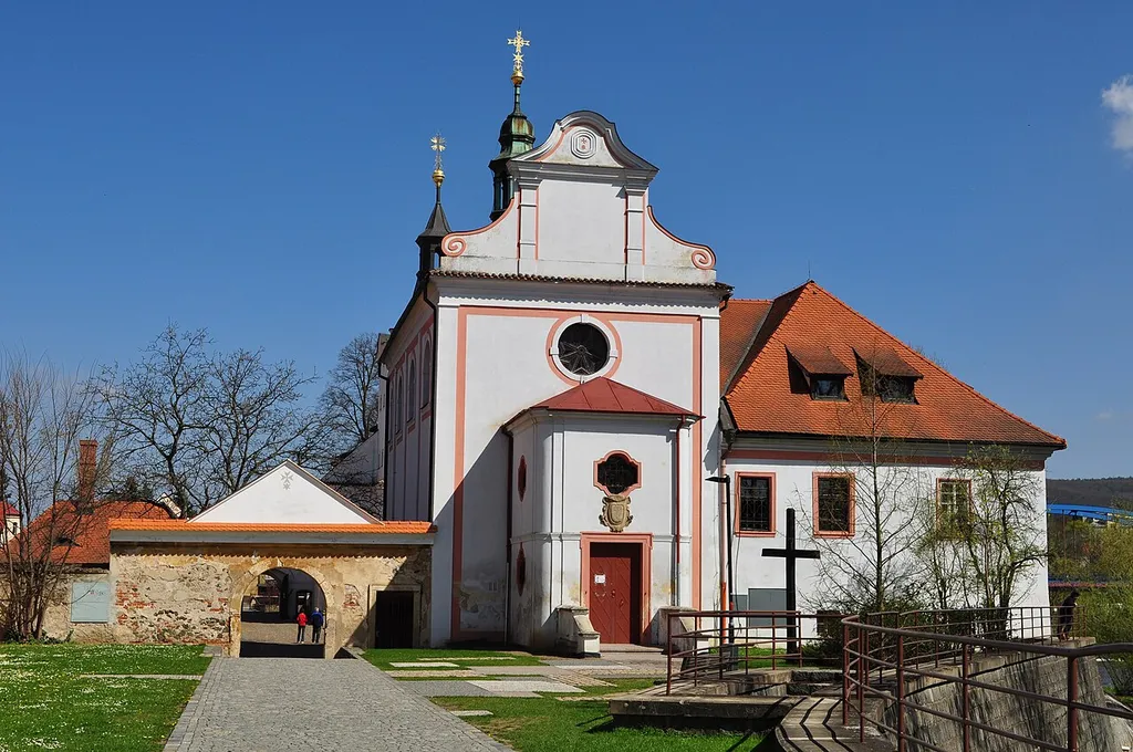 Church of St. Judas Thaddaeus next to the Castle