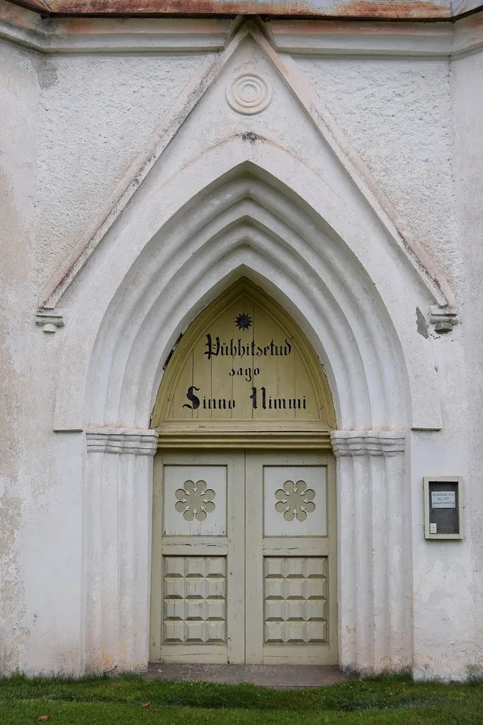 Portal of Piirsalu church