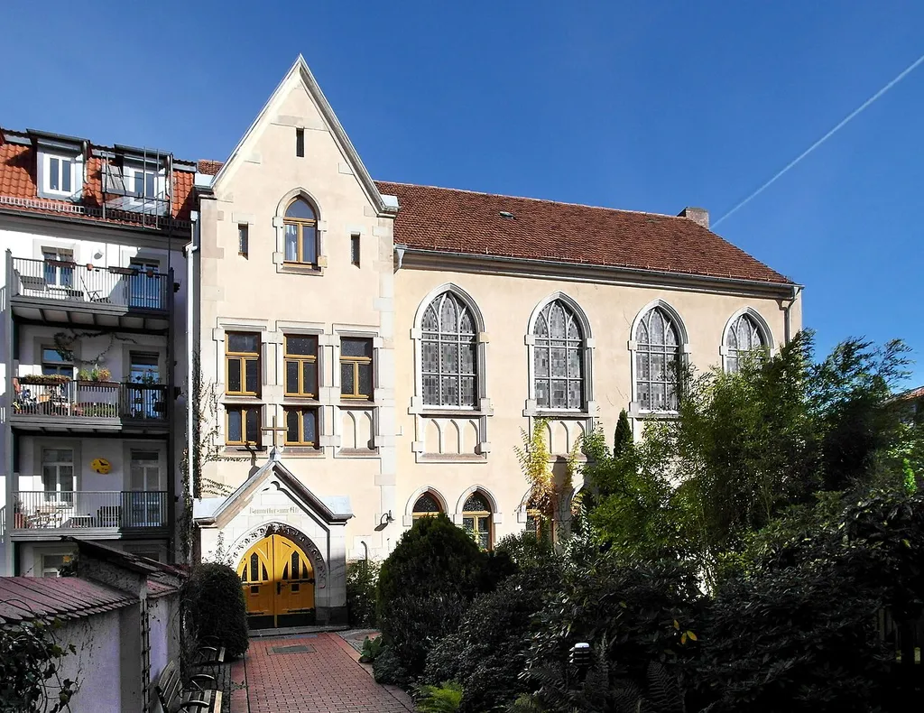 13.10.2012 01099 Dresden-Äußere Neustadt: Evangelisch-methodistischen Emmauskirche im Hof (GMP: 51.066595,13.750323) hinter dem Wohnhaus Katharinenstraße 17. Der eigentliche Kirchenraum befindet sich im 1. Obergeschoß. Im Erdgeschoß ist das Gemeinde- und Begegnungszentrum Emmaus (GBZ Emmaus Dresden). [SAM1935.JPG]20121013015DR.JPG(c)Blobelt