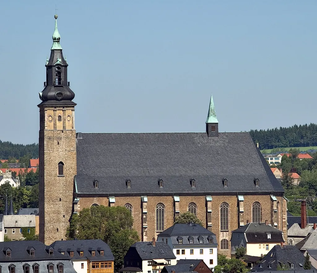 This image shows the church "St. Wolfgangskirche" in Schneeberg (Saxony, Germany).