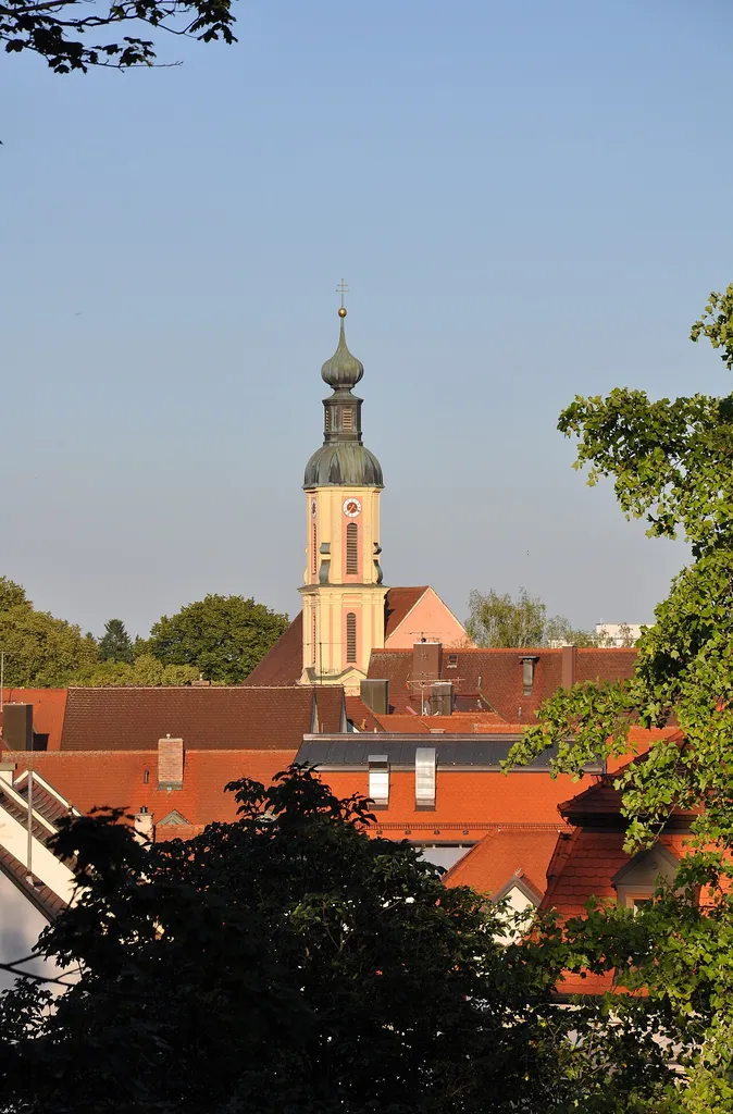 Neuburg an der Donau, Blick von der Altstadt auf die Pfarrkirche Heilig Geist
