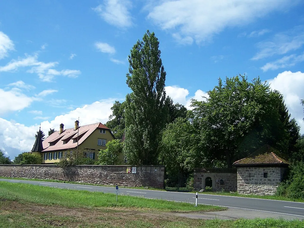 Die Ostseite der einstigen (Zoll-)Burg Todenwarth.