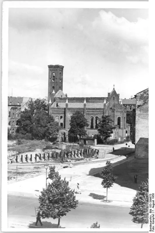 For documentary purposes the German Federal Archive often retained the original image captions, which may be erroneous, biased, obsolete or politically extreme. Berlin 1950. UBz: Die Neustädtische Kirche (Unter den Linden) Aufn.: Illus Kümpfel Be. 7496-50 3