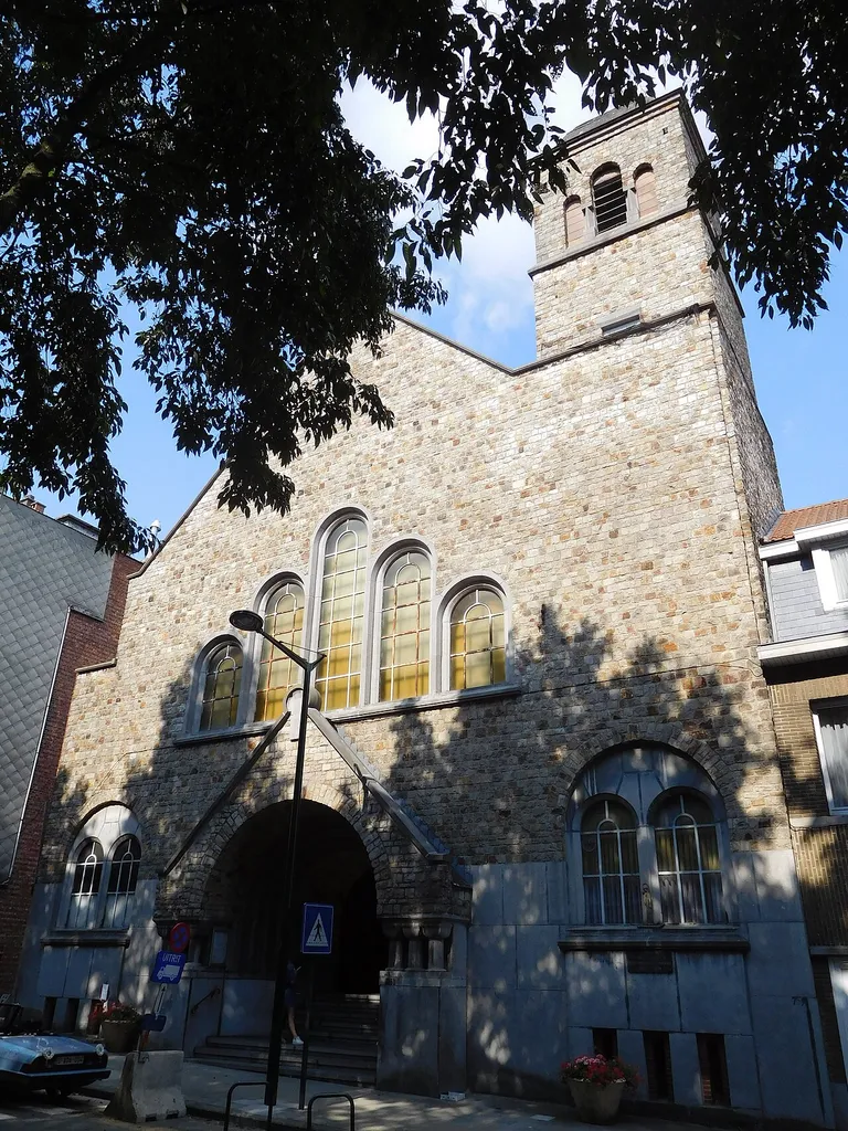 L'église du Divin enfaant Jésus se trouve à Jette, un quartier de la partie septentrionale de la ville de Bruxelles (Belgique)