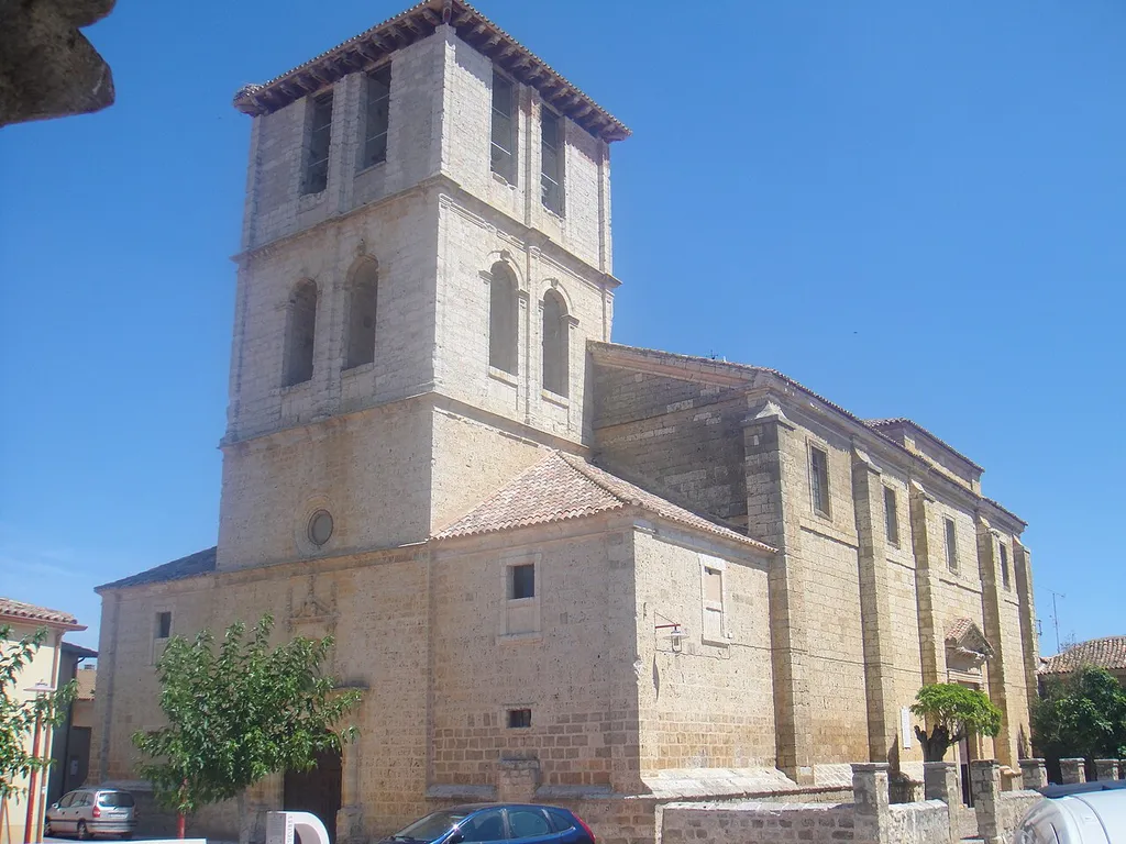 Torre de la iglesia de Santa María de Villabrágima, provincia de Valladolid, (España).