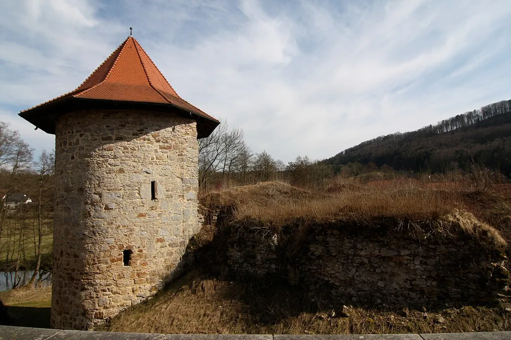 Nordturm der Burgruine Reurieth (2010)