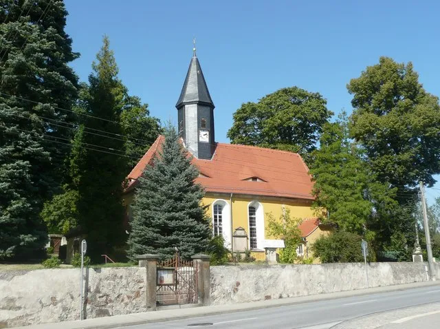 This image shows the evangelic church in Arnsdorf in Saxony.