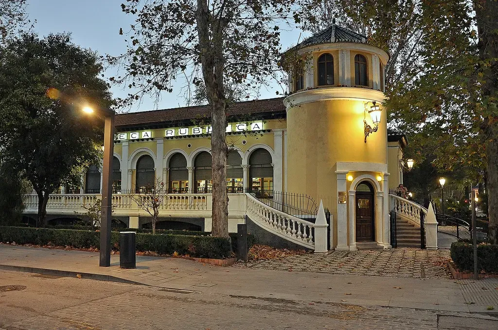 Biblioteca Pública Municipal del Salón