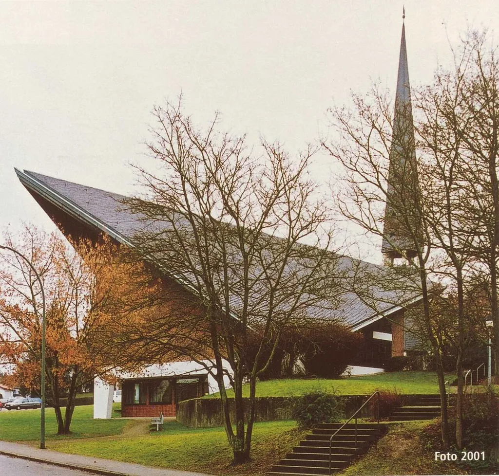 Evangelische Christuskirche, Esslingen-Zollberg, Neuffenstraße 18 Architekt: Heinz Rall. Mitarbeit: Helmut Wurm. Einweihung: 1963.