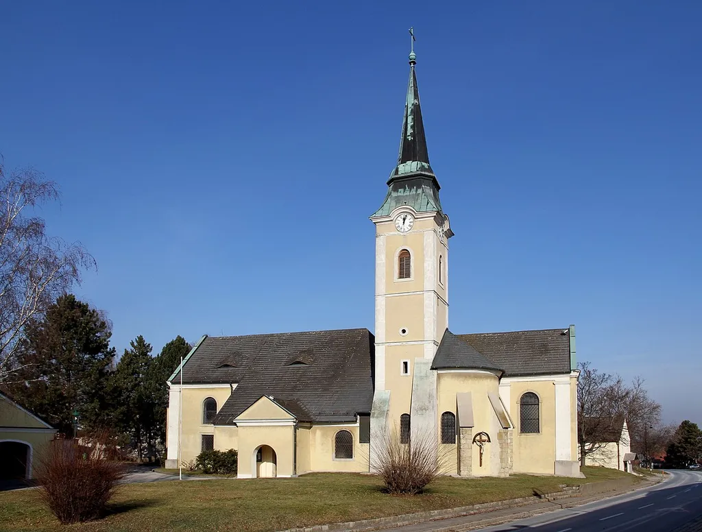 Die röm.-kath. Pfarrkirche hl. Jakob der Ältere in der niederösterreichischen Gemeinde Leitzersdorf.