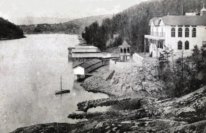 Norstrands Bad, Kristiania. Nordstrand bad, badehus, fjord. 1910 Fotograf ukjent person.