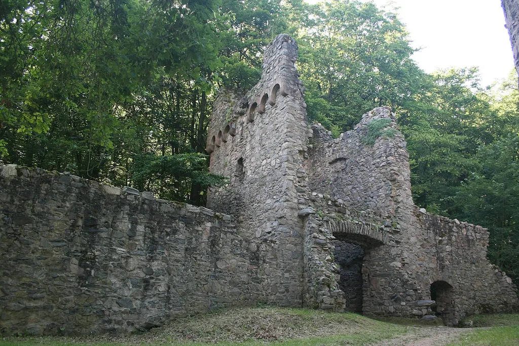 Burg Rodenstein, Ansicht der Innenseite des sog. Mühlturms an der westlichen Burgmauer.