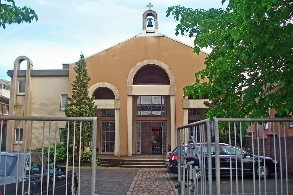 St.-Stephanus-Kirche in Gütersloh, vom Nordring (B61) aus gesehen