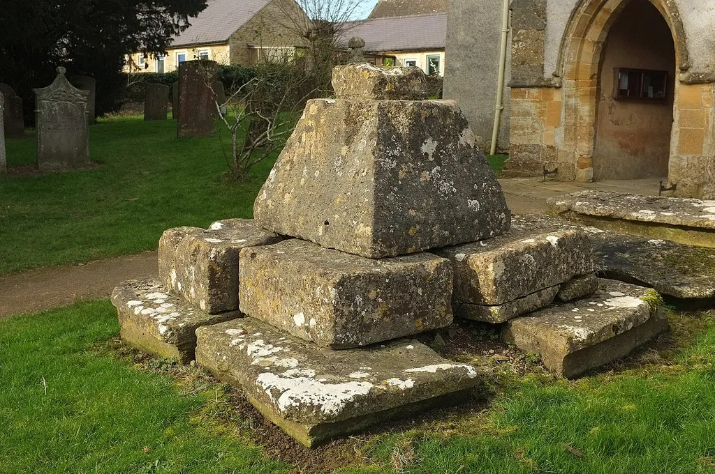 Churchyard cross, Great Rollright