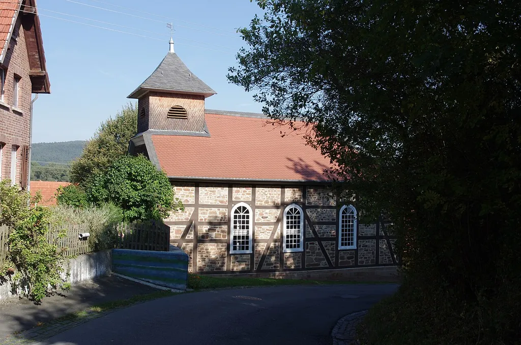 Edertal Ortsteil Anraff in Hessen. Die Kirche ist eine Fachwerkbau und wurde 1827 erbaut.
